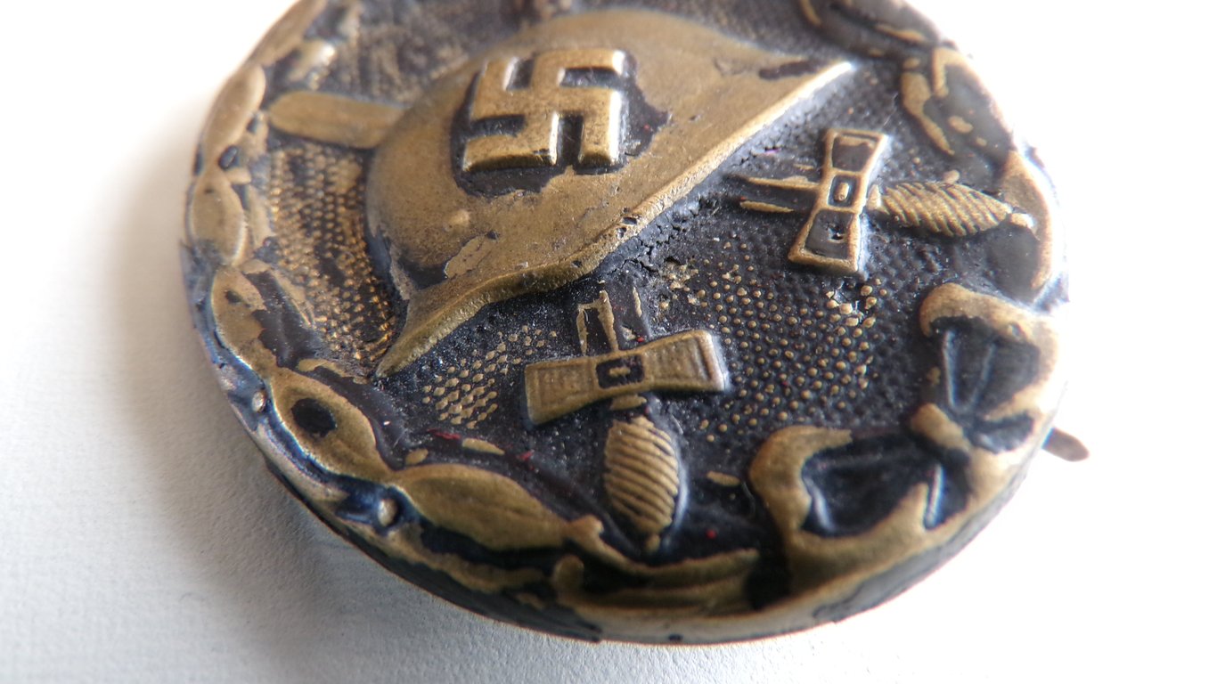 1939 Wound Badge in Black – 'Brass Core'