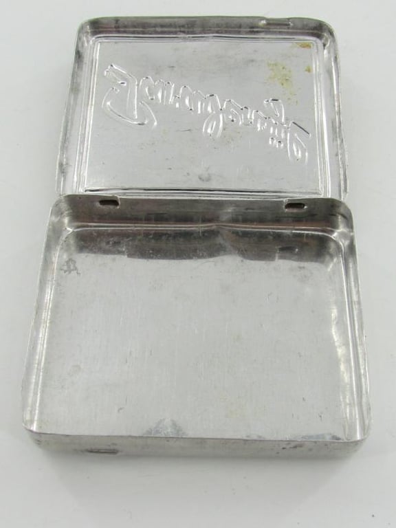 WWII era German 'paravenÿl' small tin box