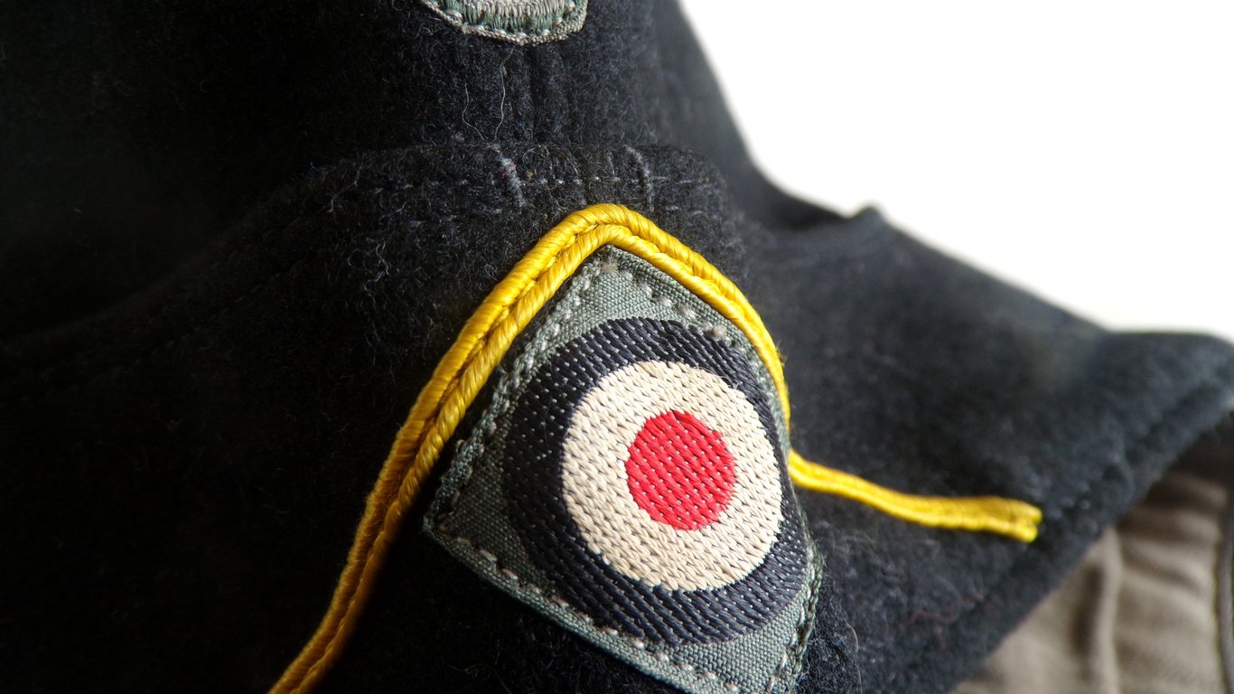 Mint 1940 Heer Black schiffchen / Side cap