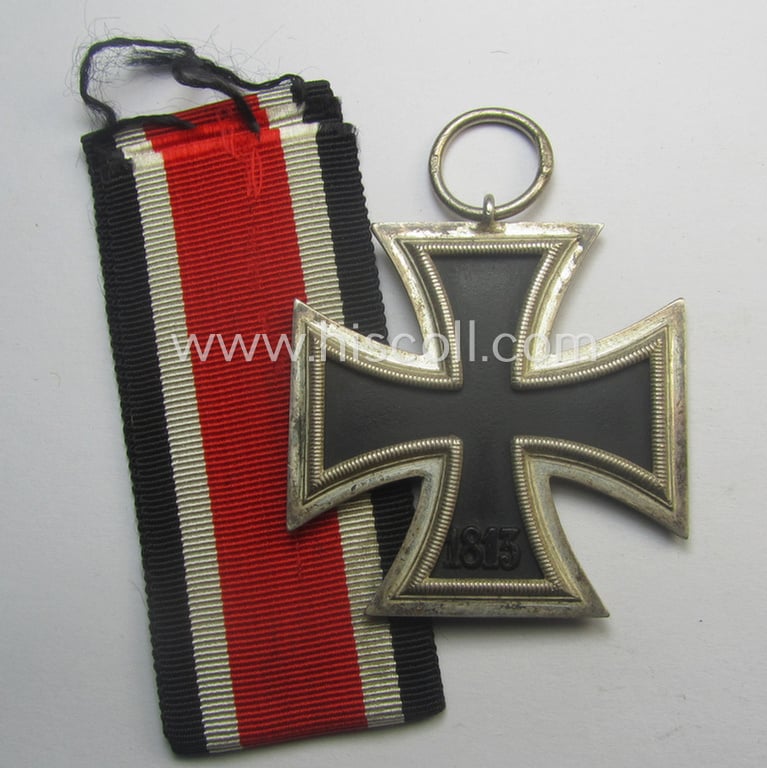 'EK II. Klasse' being a maker- (ie. '13'-) marked example that comes together with its original- and never-mounted ribbon (ie. 'Bandabschnitt') as was produced by the maker (ie. 'Hersteller'): 'Gustav Brehmer'