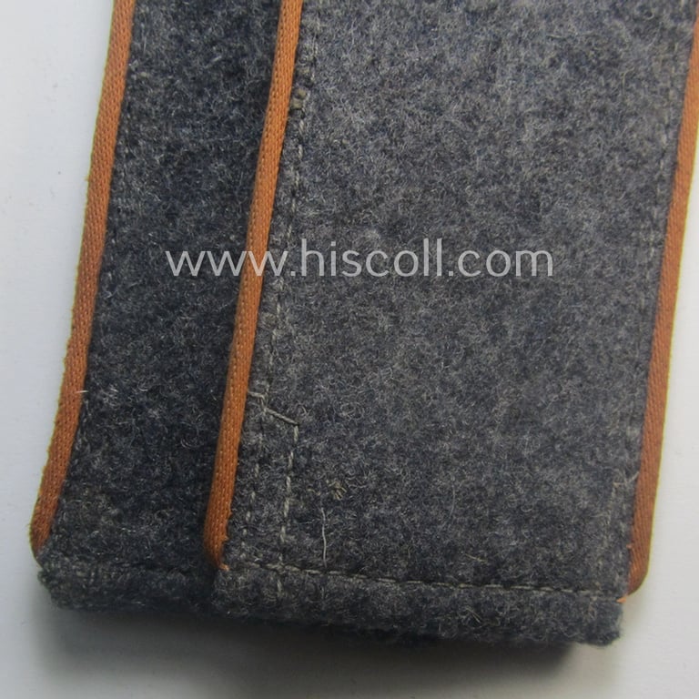 Pair of WH (Luftwaffe) EM-type shoulderstraps as piped in the light- ie. rust-brown- (ie. 'hell- o. kupferbrauner'-) coloured branchcolour: 'Soldat der LW-Nachrichten-Trpn.'