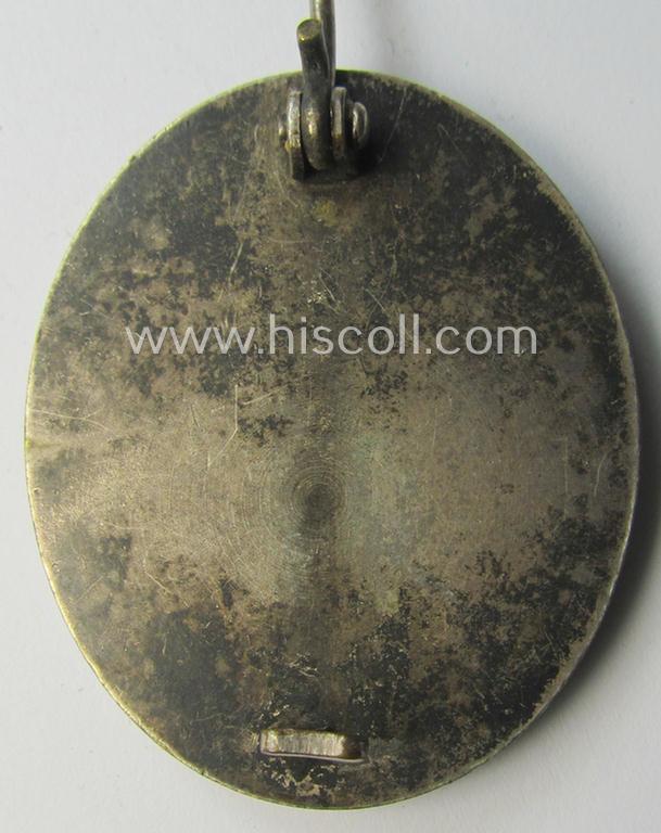 Attractive - and fairly luxuriously-styled! - 'Verwundeten-Abzeichen in Silber' being a non-maker-marked- and (I deem) early-period 'Buntmetall'-based example as was produced by a (by me) unidentified maker