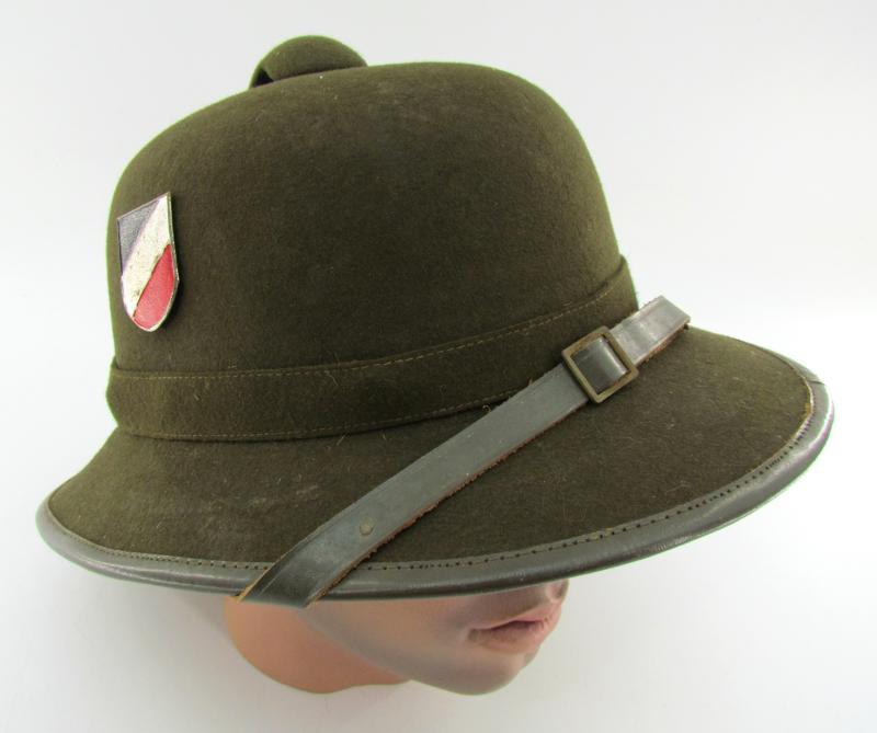Wehrmacht (Heer) ‘Afrikakorps’ tropical pith helmet by ‘RF’ 1942