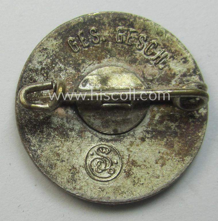 Enamelled membership-pin (ie. 'Mitgliedsabzeichen') as was intended for a member within the: 'Reichsbund der Kinderreichen Deutschlands zum Schutze der Familie' (o. 'RDK') being a red-coloured example as was intended for a: 'Familienwart'