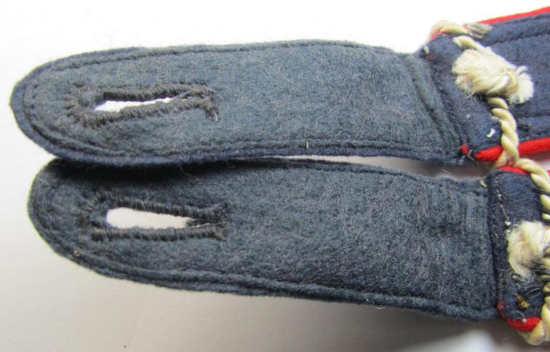 Attractive - and fully matching! - pair of WH (LW), mid-war-period-pattern- (and typically 'tailor-made'!) NCO-type shoulderstraps as was intended for an: 'Unterwachtmeister der Flakartillerie-Truppen'
