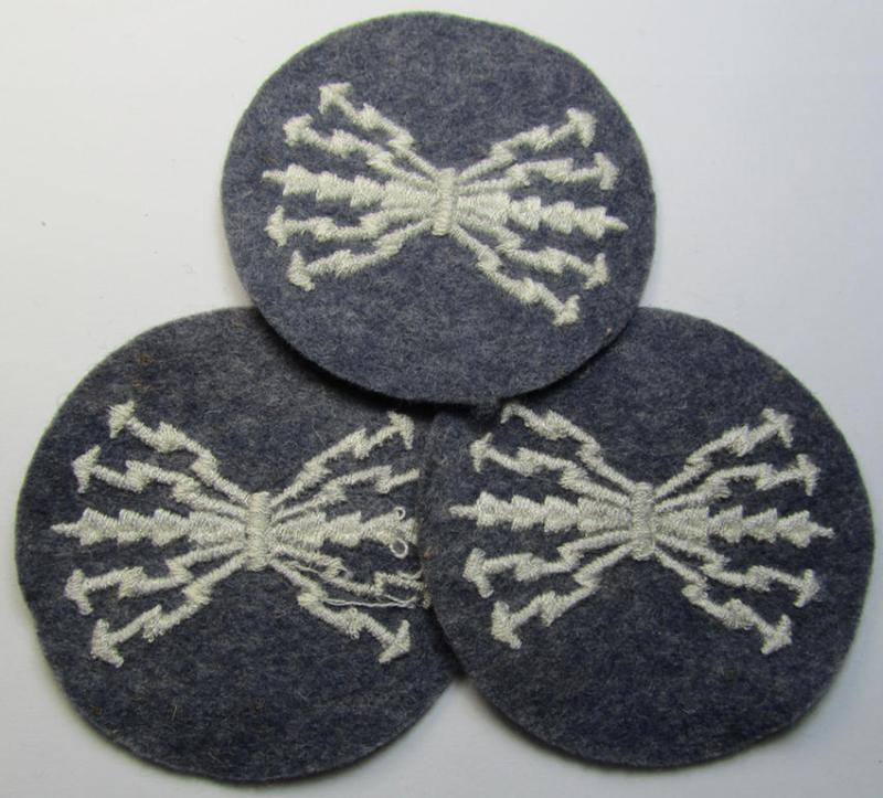 WH (Luftwaffe) machine-embroidered, trade- ie. special-career ie. proficiency patch (ie. 'Laufbahn- o. Tätigkeitsabzeichen') as was specificallly intended for usage by: 'Luftnachrichtenpersonal mit Funkprüfung B'
