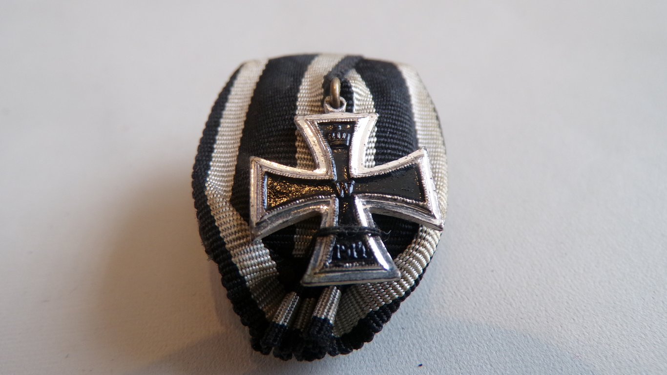 luxury version button hole Iron Cross WW1