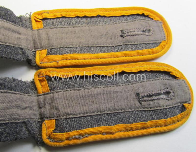 Superb - and fully matching! - pair of later-war-period, so-called: 'M44'-pattern, simplified WH (Luftwaffe) EM-type shoulderstraps as was intended for usage by a: 'Soldat der Flieger o. Fallschirm-Truppen'