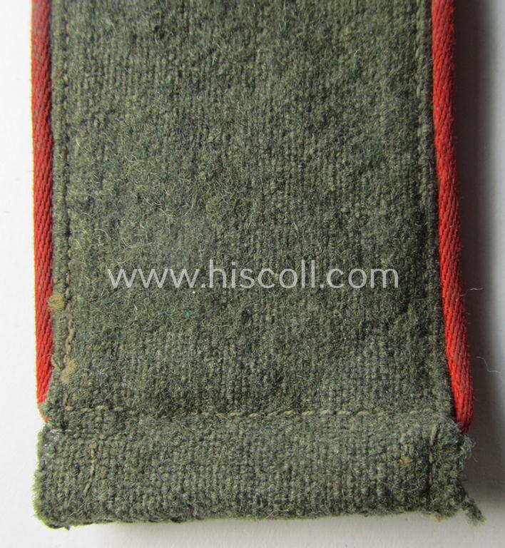 Attractive - albeit clearly used and regrettably single! - WH (Heeres) 'M43'-pattern, EM-shoulderstrap as was intended for usage by a: 'Soldat eines (Sturm-)Artillerie-Abteilungs o. Regiments'