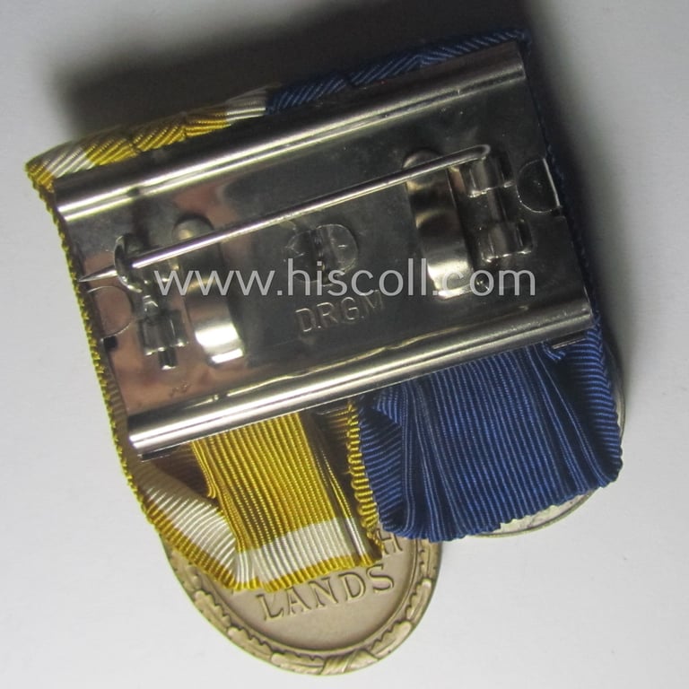 2-pieced WH (Heeres o. KM) medal-bar (ie. 'Orden- o. Doppelspange') showing resp. a: 'WH DA für 4 Jahre t.D.' and a: 'Deutsches Schutzwall Ehrenzeichen' (aka: 'Westwall'-medal)