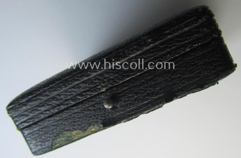 'EK 1. Klasse' (or: Iron Cross 1st class) as executed in the scarcely seen so-called: 'screw-back'-pattern being a non-marked example that comes stored in its accompanying etui