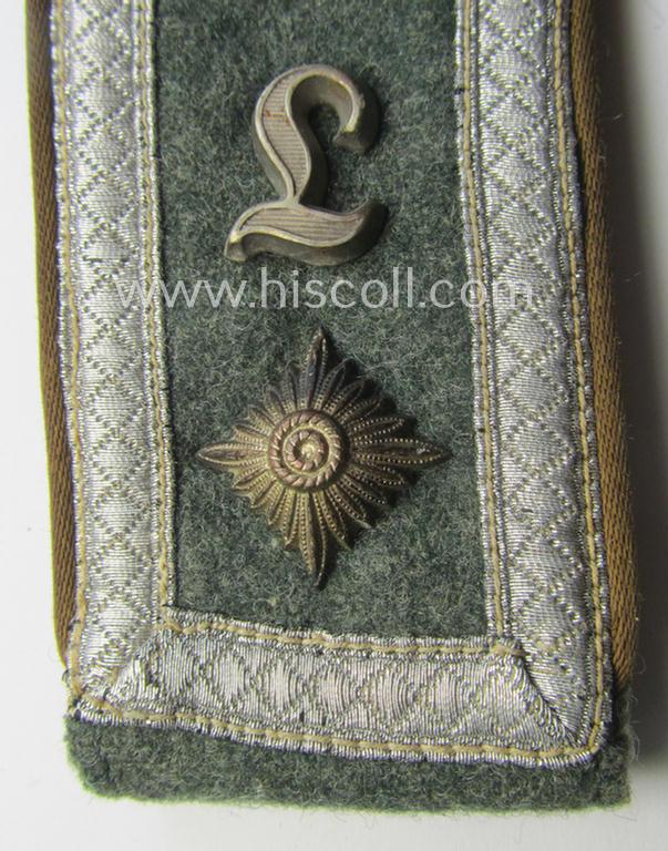 Single, WH (Heeres) NCO-type shoulderstrap: 'Fwbl. u. Mitglied eines Lehr-Krads.btls. der Pz.Div. u. Inf.Div. (mot)'