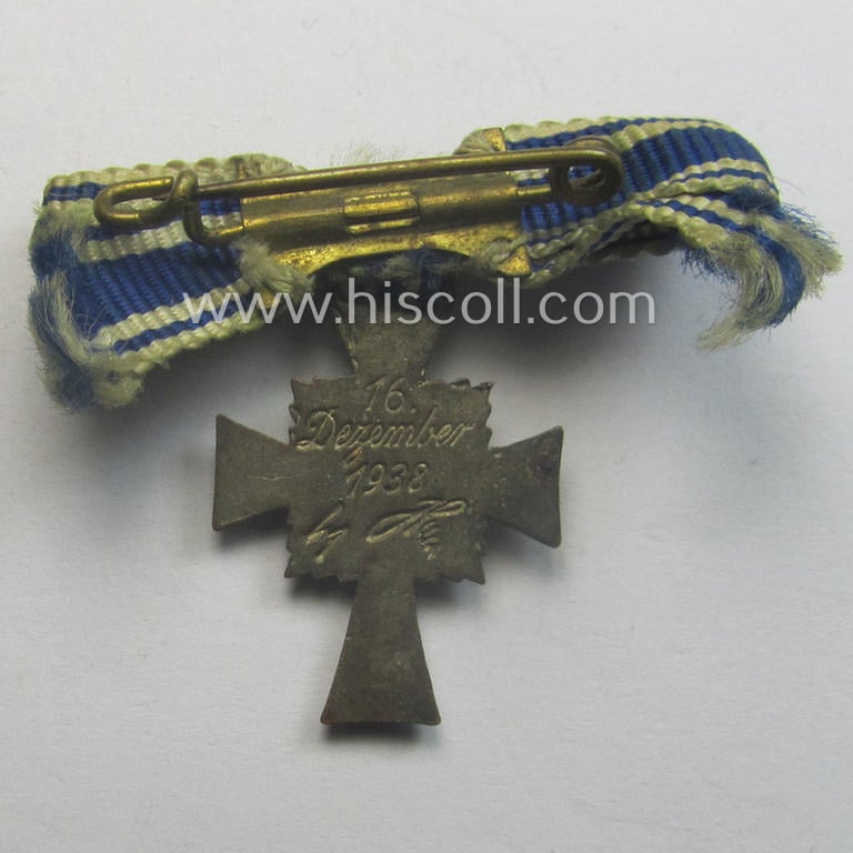 Miniature of an: 'Ehrenkreuz der deutschen Mutter - zweite Stufe' (or: silver-class mothers'-cross) being a non-maker-marked example that comes in an overall nice- (albeit moderately worn- ie. used-), condition