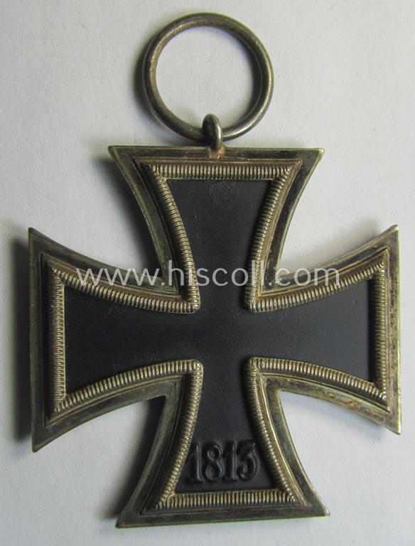 Attractive, 'Eisernes Kreuz II. Klasse' being a non-maker-marked example that comes together with its original- and never-mounted ribbon (ie. 'Bandabschnitt') as was (I deem) produced by the maker (ie. 'Hersteller'): 'AG für Heeresbedarf...'