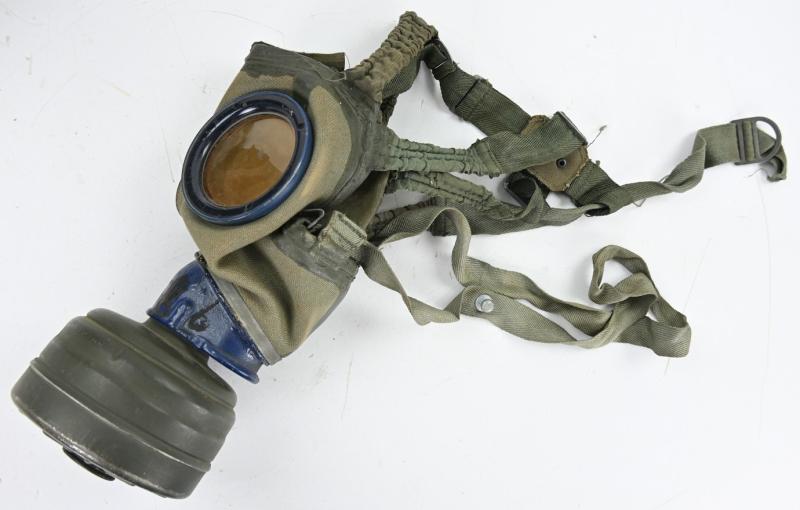 German WH Gasmask & Cannister with Winter Camouflage