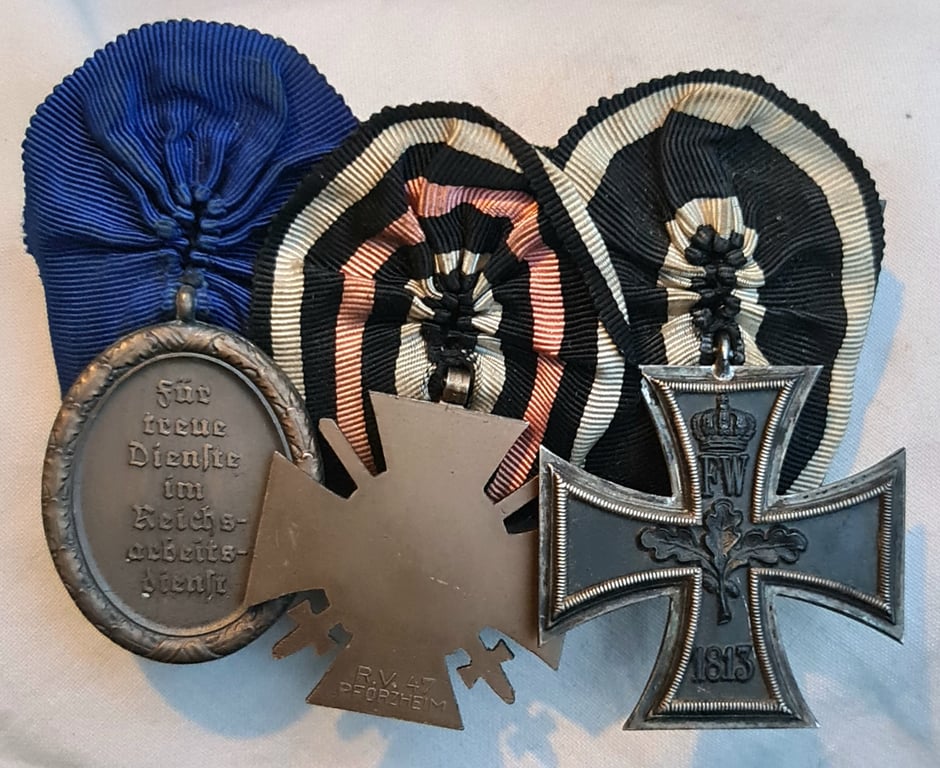 WW1- EK2 - RAD  3 piece Medal Bar