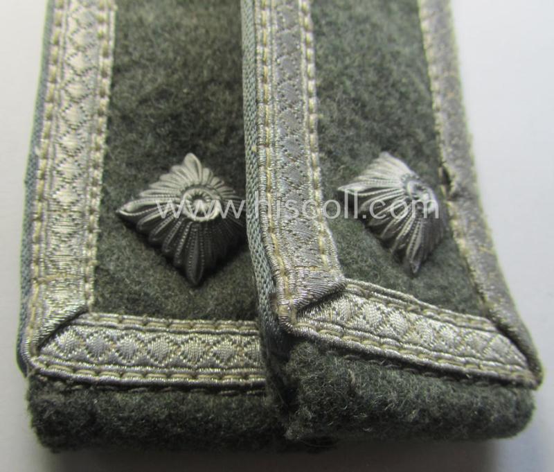 Superb - and fully matching! - WH (Heeres) so-called: 'M40 o. M43'-pattern, NCO-type shoulderstrap-pair as piped in the light-blue-coloured branchcolour as was intended for usage by a: 'Feldwebel der Nachschub-Truppen'