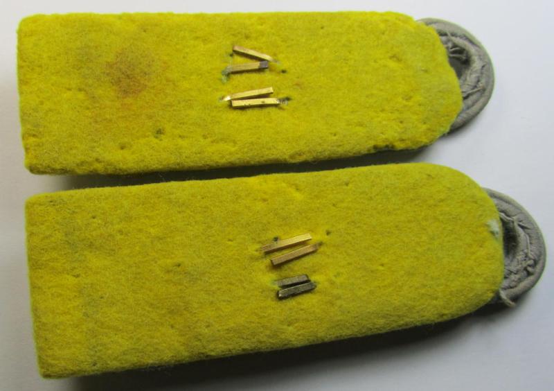 Attractive - and fully matching! - pair of WH (Heeres) neatly 'cyphered', officers'-pattern shoulderboards as piped in bright-yellow as was intended for a: 'Major des Gebirgskorps-Nachrichten-Abteilungs 70'