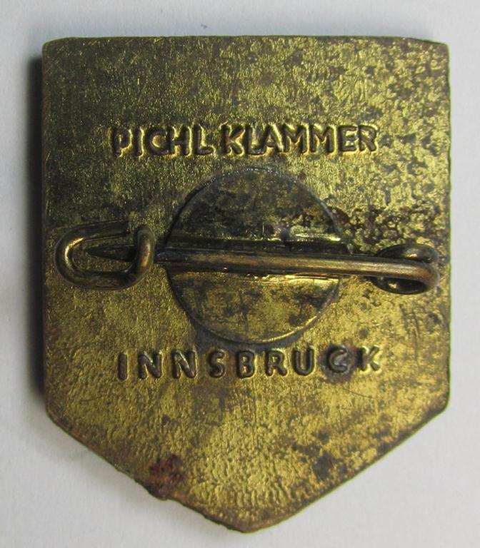 Attractive - and unusally seen! - multi-coloured enamelled, so-called: 'Gaumeisterabzeichen für Kombinationsschiessen in Gold mit Eichenlaub 1943 des Standschützenverbandes Tirol-Vorarlberg'