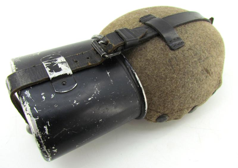 Wehrmacht M31 matching canteen by ESB39