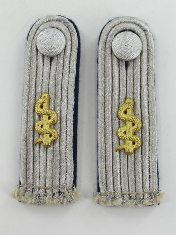 Luftwaffe  leutnant medical shoulder boards