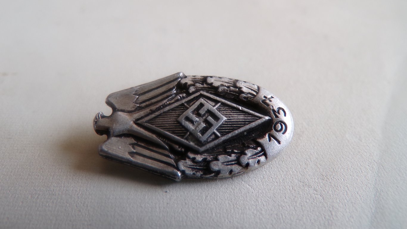 1937 German Hitler Youth 'Siegernadel