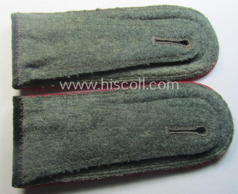 Pair of WH (Heeres), 'cyphered', so-called: 'M36 o. M40'-NCO-type shoulderstraps as was intended for usage by an: 'Oberfeldwebel einer Veterinär-Abteilung und Mitglied einer Ärtzlichen Akademie des Heeres'