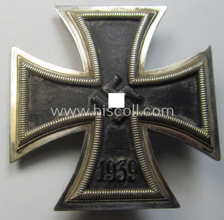 Attractive, 'Eisernes Kreuz 1. Kl.' (or: Iron Cross 1st class) being a (typical) maker- (ie. 'L/59'- and: 'o'-) marked example as was produced by the maker (ie. 'Hersteller'): 'A. Rettenmaier' and that comes in its original 'LDO-etui as is...