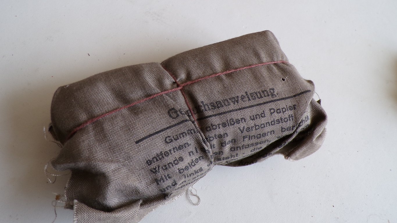 Wehrmacht Field Dressing Grouping (5 Pcs)