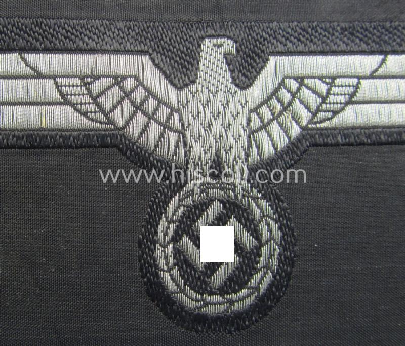 Superb -  and 'virtually mint'! - WH (Heeres Pz) 'flatwire'-woven, officers'-type breast-eagle (ie. 'Brustadler für Offiz.) as executed in bright-silverish-coloured braid as intended for usage on the officers'-pattern 'wrap-around'-tunics