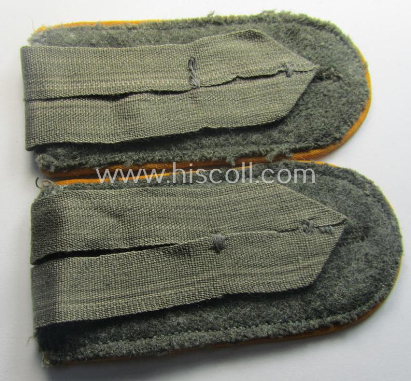 Pair of WH (Heeres) simplified- ie. 'last-ditch'- (ie. 'M44/M45'-) pattern EM-type shoulderstraps: 'Soldat eines Kav. o. Aufkl.-Abts. o. Rgts.'