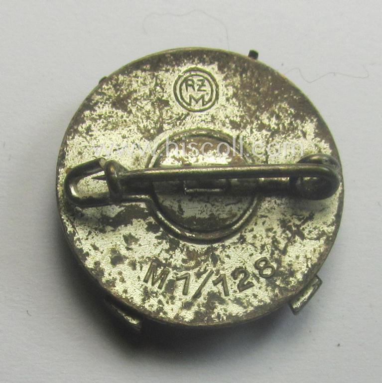 DJ (ie. 'Deutsches Jungvolk in der HJ') enamelled so-called: 'DJ-Schiessauszeichnung' (or: DJ-shooting-badge) that is nicely maker-marked: 'RzM' and/or 'M1/128' on its back