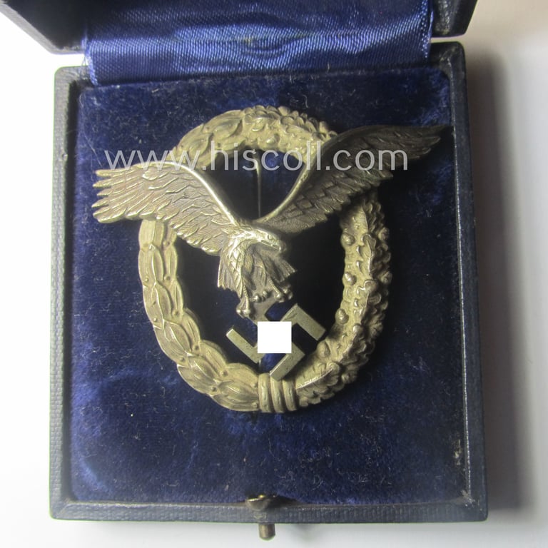 Superb, WH (Luftwaffe) 'Flugzeugführer-Abzeichen' (or: pilots'-badge) being a (typical) non-maker-marked- and/or: 'Buntmetall'-based example by the maker: 'Friedrich Linden' and that came stored in its period etui