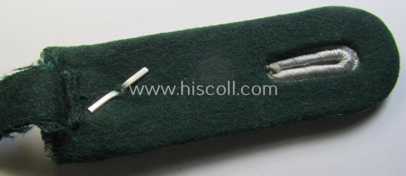 Attractive - albeit single but still very scarcely encountered! - neatly 'cyphered', officers'-type shoulderboard for a WH (Heeres) 'Feldpolizeiobersekretär der Geheime Feldpolizei' (being of a rank comparable with an: 'Oberleutnant')