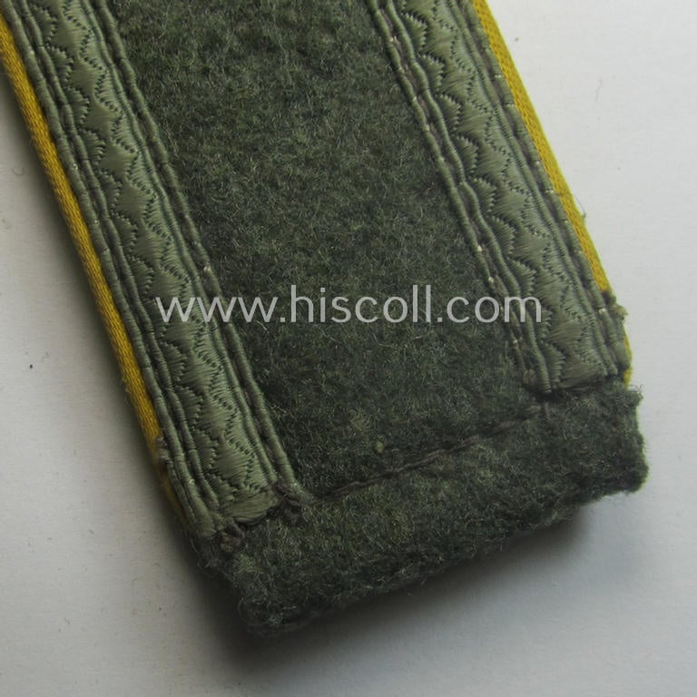 Single, mid-war-period, so-called: 'M43'-pattern, WH (Heeres) NCO-type shoulderstrap as piped in the bright-yellow-coloured branchcolour as was intended for usage by an: 'Uffz. der Nachrichten-Trpn.'