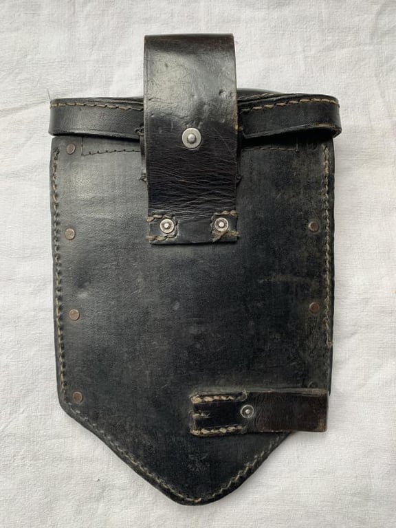 WH (Heer) 1st Model Shovel Carrying Case -1940-