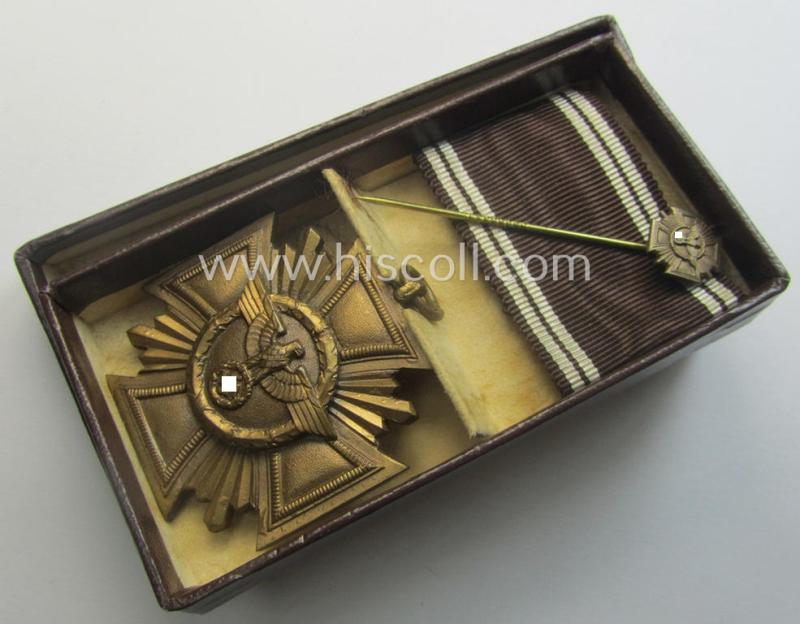 'N.S.D.A.P. D.A. in Bronze' (ie. '3. Stufe für 10 Jahre t. D.') being a non-maker-marked example that comes stored with its accompanying miniature(!) in its typical two-pieced 'RzM M1/52'-marked etui