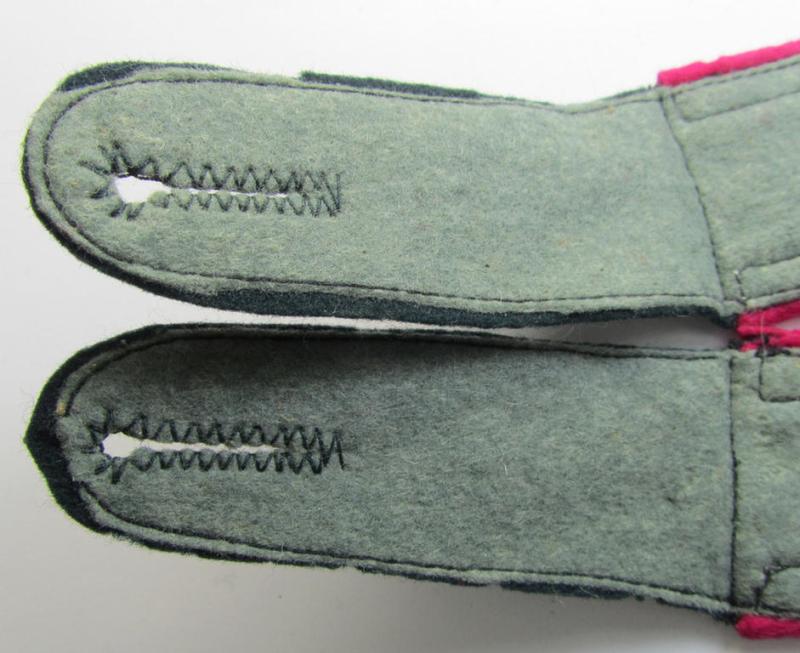 Attractive - and fully matching! - pair of WH (Heeres), early-war-period- (ie. 'M36'- ie. 'M40'-pattern, 'tailor-made') NCO-type shoulderstraps as was intended for an: 'Unteroffizier der Veterinär-Truppen o. General-Stab'