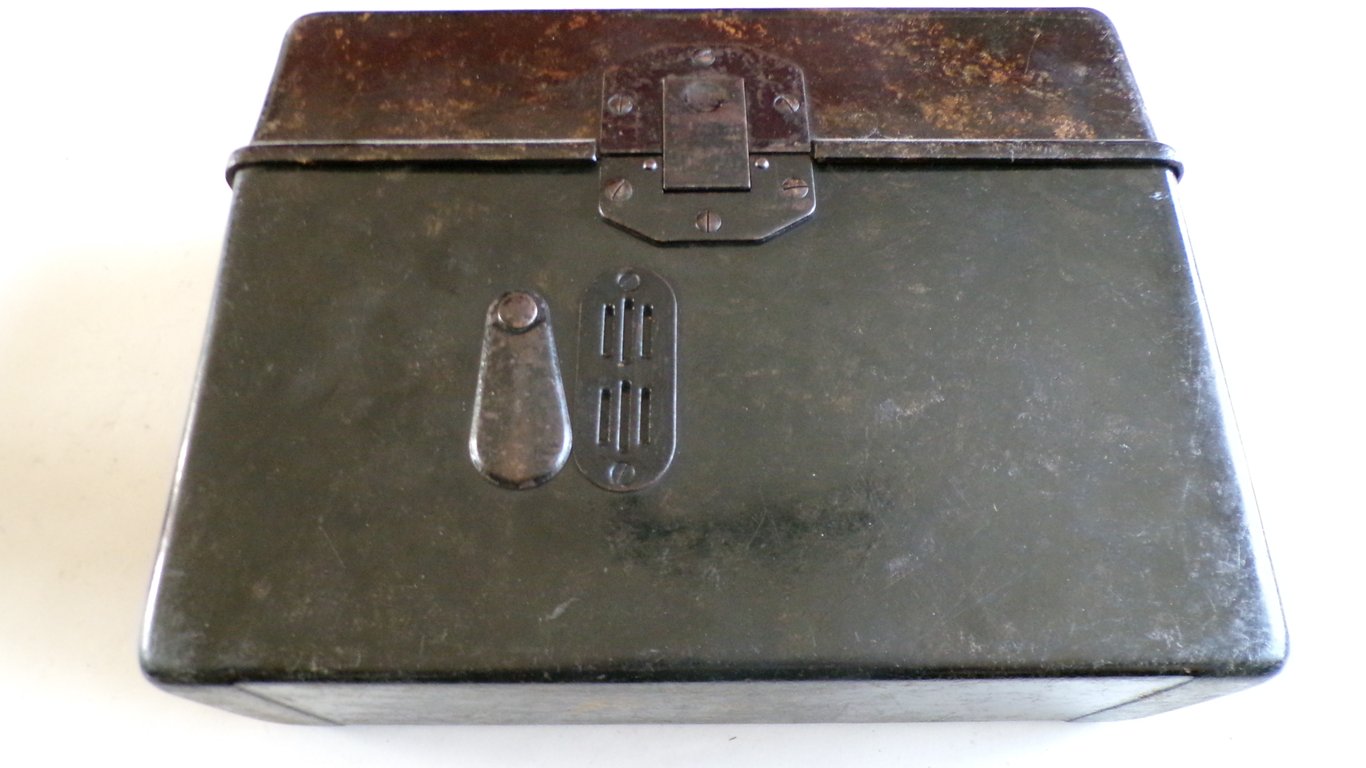 Feldfernsprecher (FF33) – Matching 1943 "Eisen"