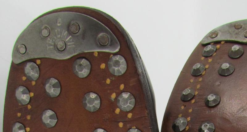 Low Boots ( Schnurschuhe ) with hobnails