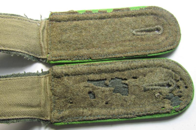 Attractive - fully matching and truly scarcely found! - pair of WH (Heeres) - I deem - mid-war-period- (ie. 'M43'-pattern-) NCO-type shoulderstraps as was intended for usage by an: 'Unteroffizier der Panzer-Grenadier-Truppen'