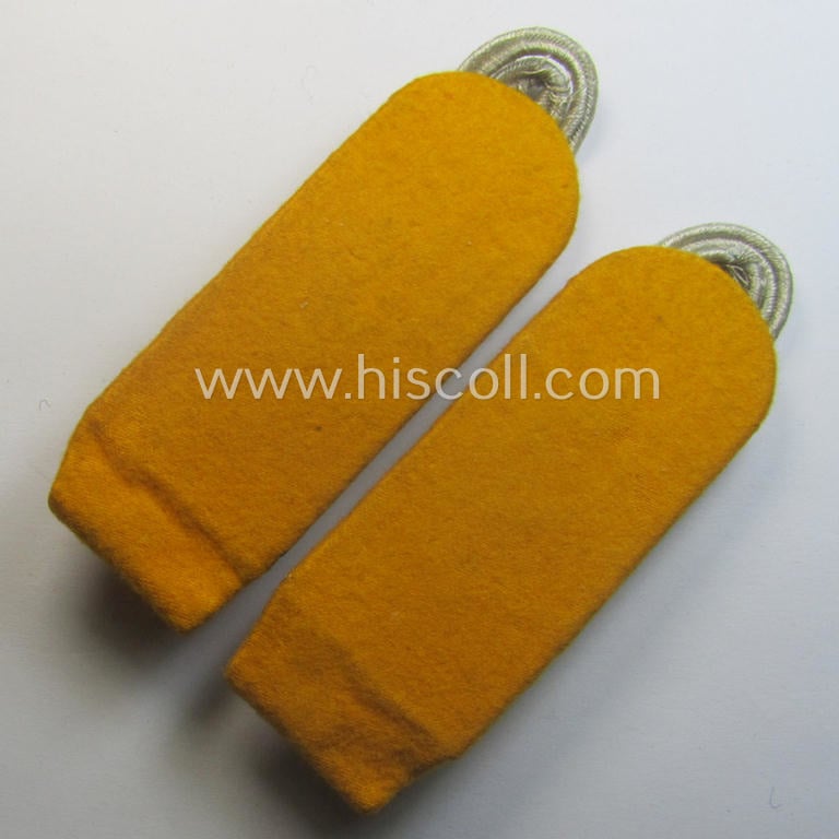 Pair of WH (Luftwaffe) officers'-type shoulderboards as was intended for usage by an: 'Oberstleutnant eines Flieger- o. Fallschirmjäger-Rgts.'