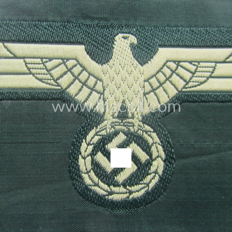 WH (Heeres) early- (ie. pre-war-) period- and/or greyish-coloured breast-eagle of the: 'M36'- (ie. 'M40'-) pattern as was executed in the 'BeVo'-weave pattern on a darker-green-coloured background