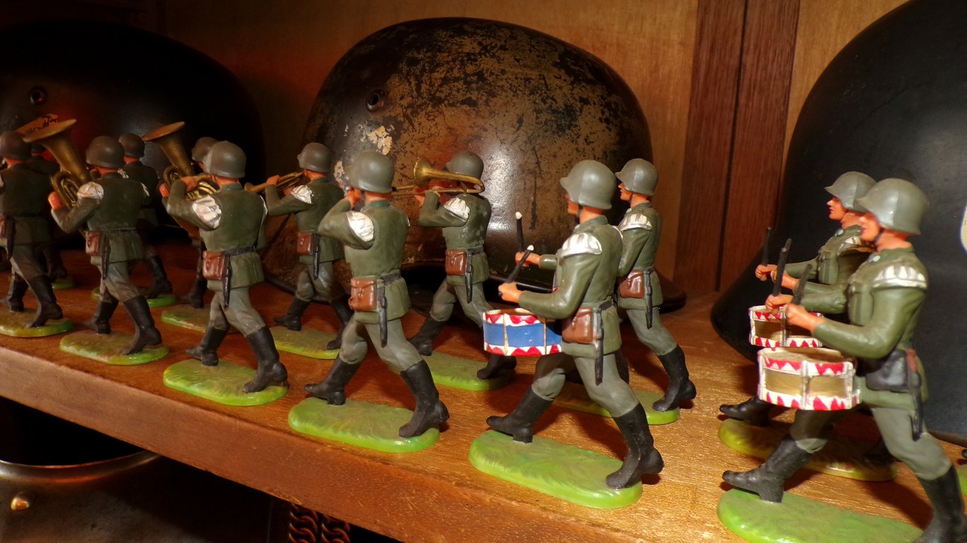 Exceptional 27-Piece Elastolin WWII Whermacht Band
