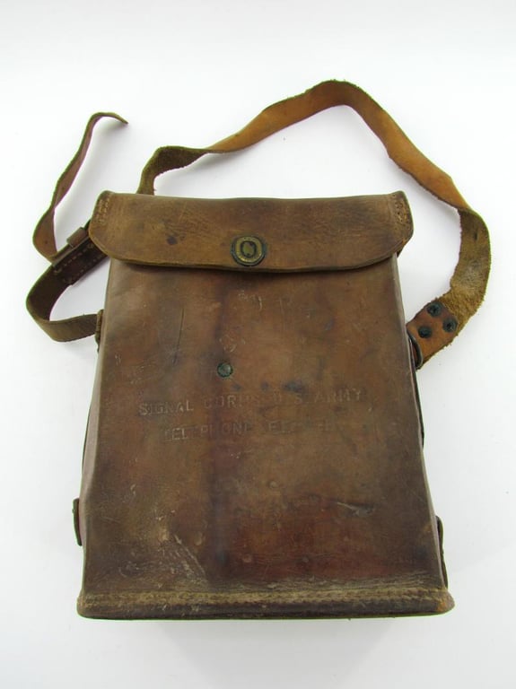US WWII Army Signal Corps Field EE-8 Telephone