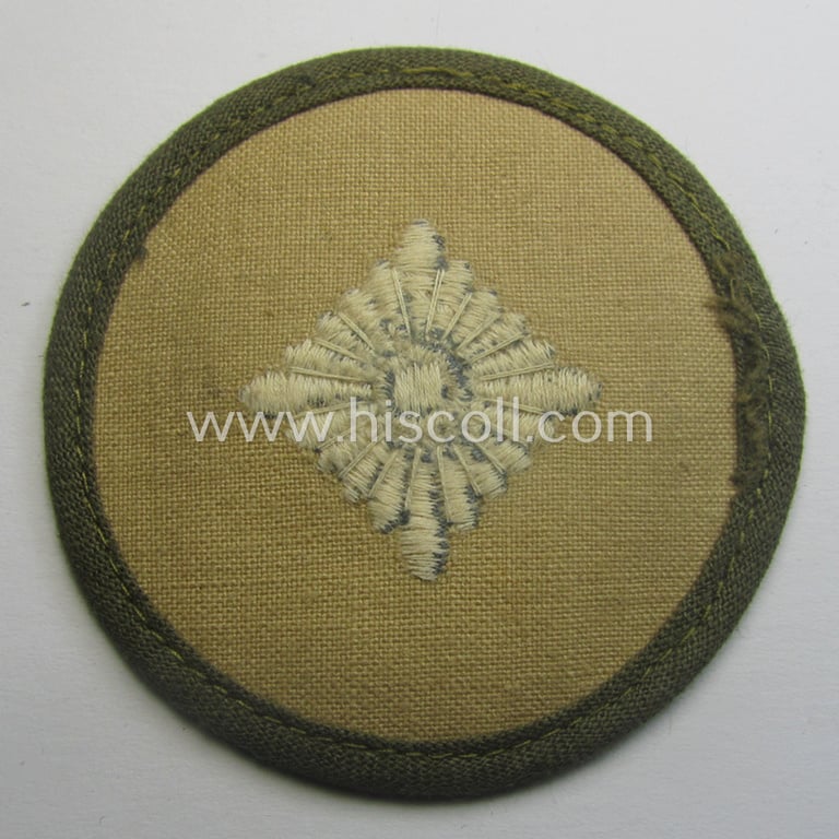 WH (Heeres) 'tropical'-pattern, machine-embroidered rank-insignia (ie. roundel) as executed in greyish-blue-coloured linnen as was intended for an: 'Oberschütze'
