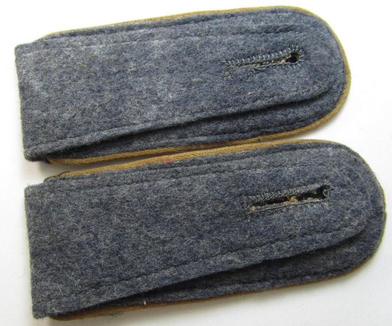 Neat - and fully matching! - pair of WH (Luftwaffe) EM-type shoulderstraps as piped in the light- ie. rust-brown- (ie. 'hell- o. kupferbrauner'-) coloured branchcolour as was intended for a: 'Soldat der LW-Nachrichten-Truppen'