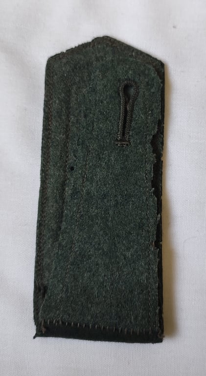 Single pre war Heer shoulder strap to NCO in (Reiter Schule) Cavalry riding school