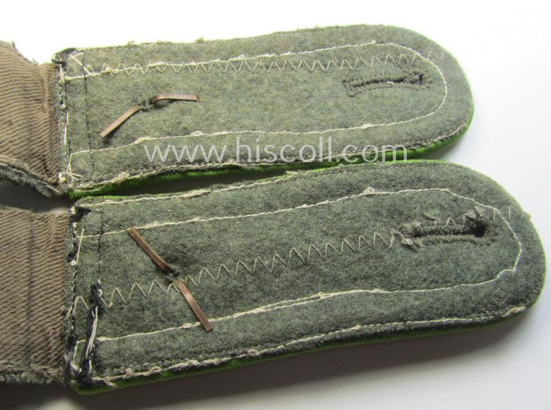 Pair of WH (Heeres) NCO-type shoulderstraps: 'Feldwebel der Panzergrenadier-Truppen'