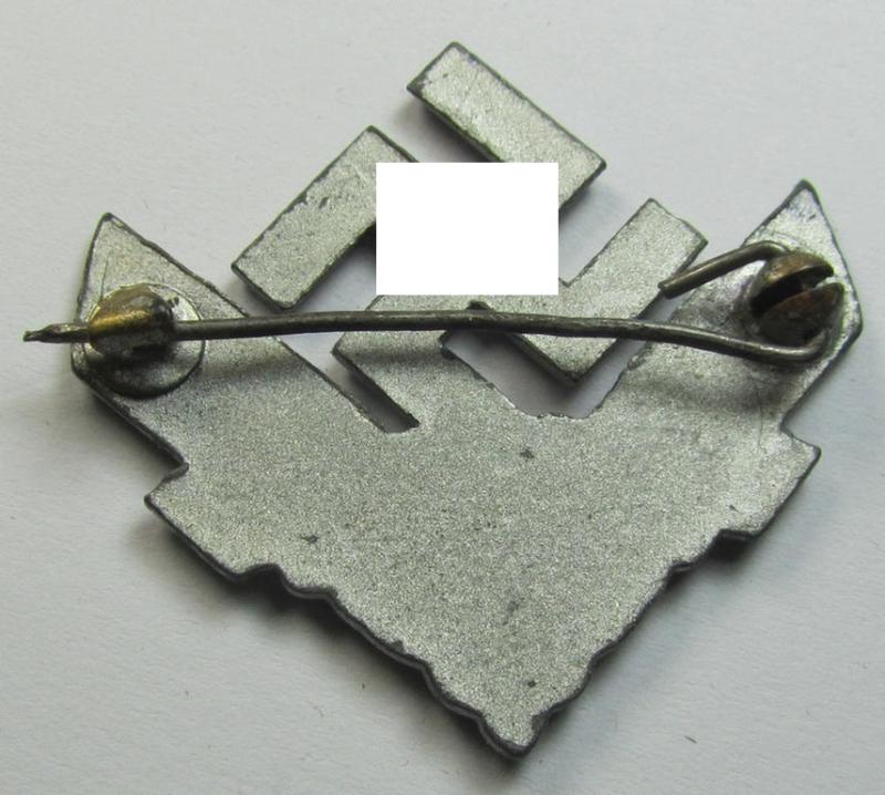 Lapel-pin (ie. 'brooch' or: 'Brosche') as was intended for a female member serving within the: 'Reichsarbeitsdienst der weiblichen Jugend' (or RADwJ) being a so-called: 'Brosche für Kriegshilfsdienst'